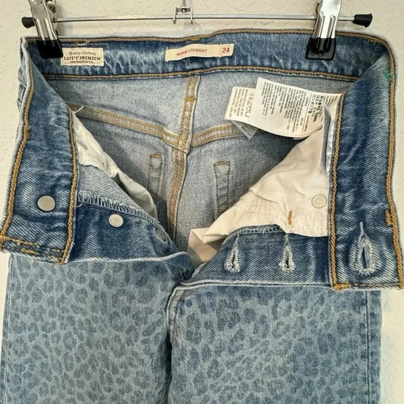 Levi's Wedgie Straight Jeans Womens 24 Leopard Print High Rise - Picture 4 of 9